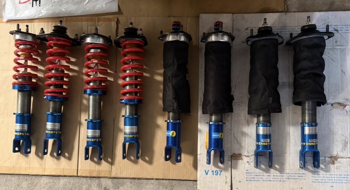 wako_fd3s_nd5rc's tweet photo. 週刊MSPRを造る②
アルミフットレスト純正6,000円くらい
アクセルペダルアルファリジット
シフトノブはSグレードの革巻き
サイドレバーはNRAのやつ
エナペタル車高調整式
外したのはヤフオク行きか?
#ロードスター
#MSpR
#2L幌
#マツダスピリットレーシング https://t.co/YXX3grGivU