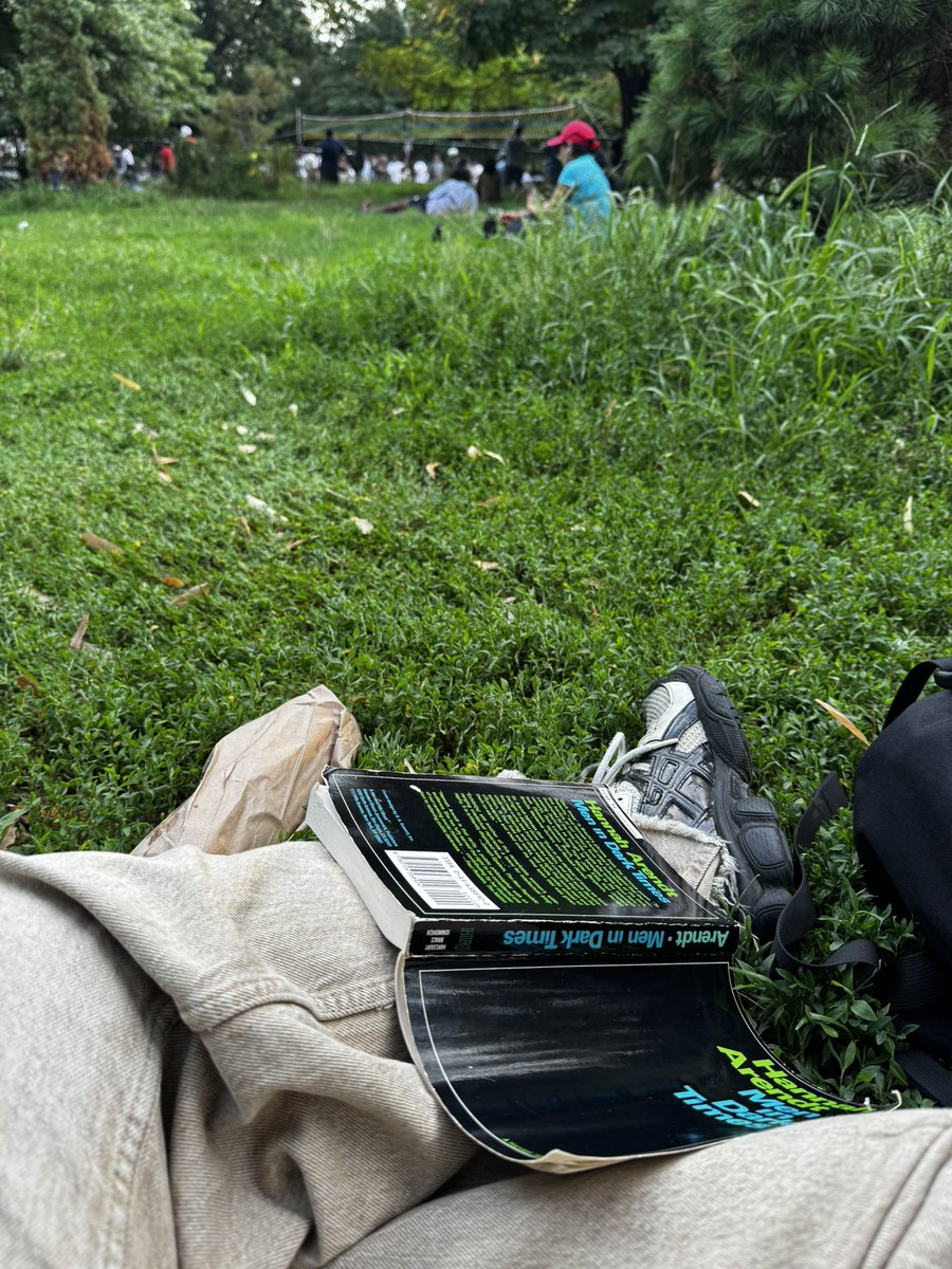 Alyssann_'s tweet photo. Reading Arendt and day drinking in the best city in the world https://t.co/zMhEYIkBEG