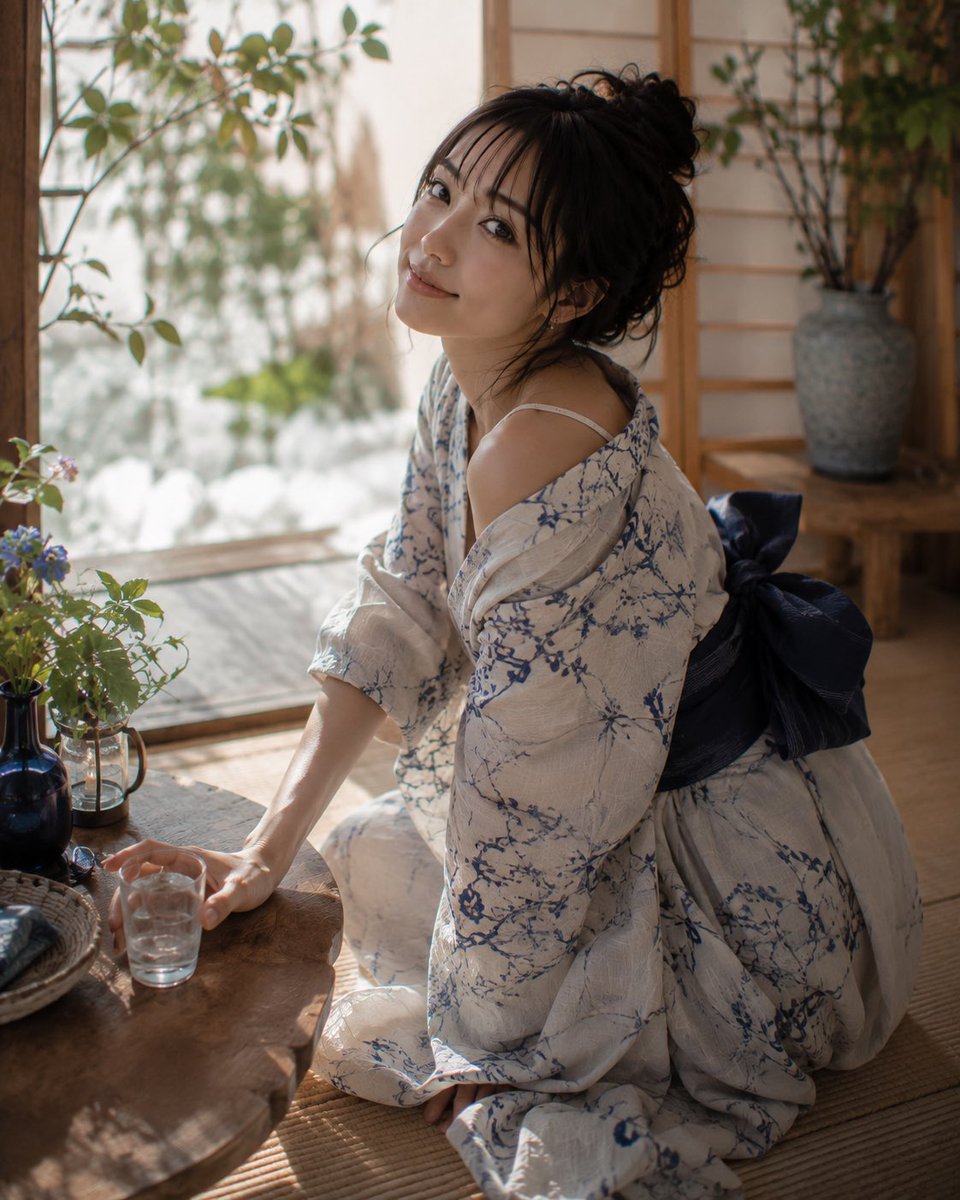 nanami_room7's tweet photo. 夏の宿では、
冷たい水まで少し美しく感じます。
畳の香り、窓辺の緑、
ゆっくりほどけていく午後の気配。
何も急がない時間が、
旅の記憶をいちばん深くしてくれます。
#温泉旅館 #浴衣時間 #夏の旅 #和のある暮らし #余白を知る人 #静かな午後 #旅の記憶 #Nanami #PROJECTSEVEN https://t.co/JQoldczNkk