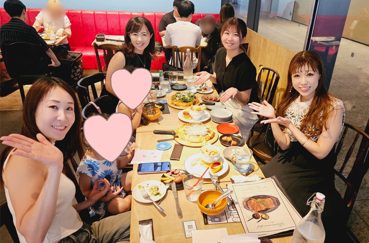 RinoShimomura's tweet photo. ウルトラなMCの先輩たちo(o|o)/💕︎︎

みんな美人で可愛くてお喋りが楽しくて、会う度にキラキラのパワーを貰える💪✨️

もうみんな相当長い付き合いだけど（特大感謝）、今もこうして会えて遊べることが本当にしあわせ☺️🫶 https://t.co/5UWOX1bF5r