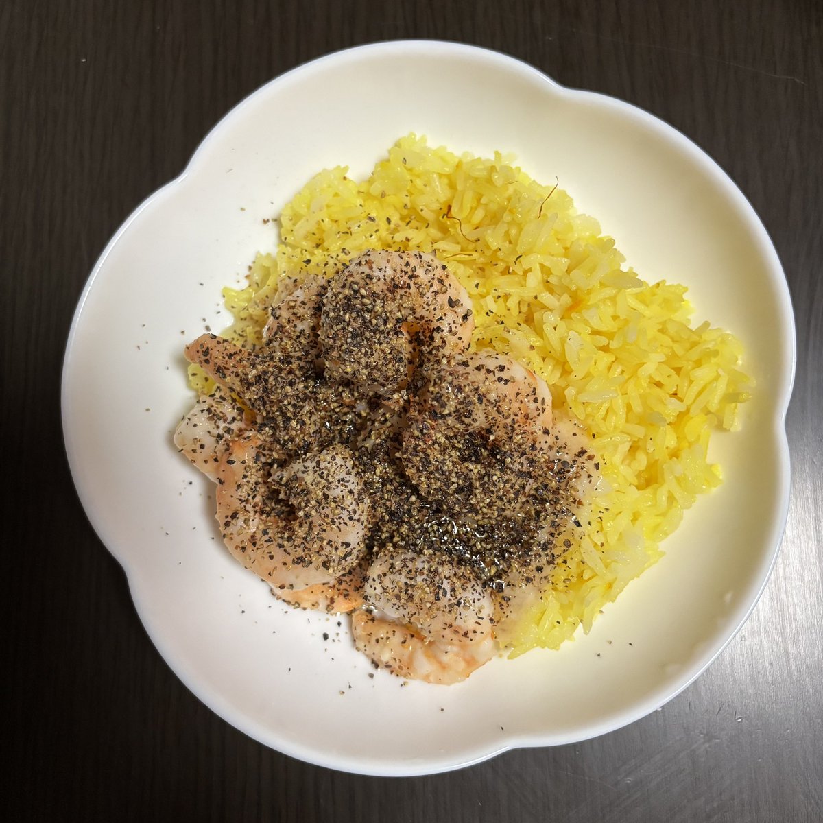 bbchan2016's tweet photo. 8/2
夜中に寝たのに結構早めに起きちゃって、マンゴーシトラスティー飲んでダラダラしてたら全然お腹空かなくて、ヨーグルトに生🍓ソース、夜はだいぶ頭のおかしいガーリックシュリンプとジャスミン米のサフランライス。

胡椒や一味唐辛子とか山椒や花椒とか大好き🫶 https://t.co/wfaxLUfXlH