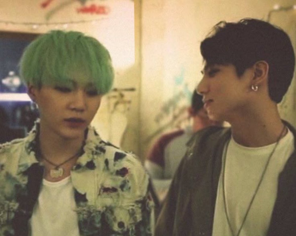 taegustdzz's tweet photo. hyyh yoonkook found their way back to each other MY HEART ACHES https://t.co/QXzUyPop5s