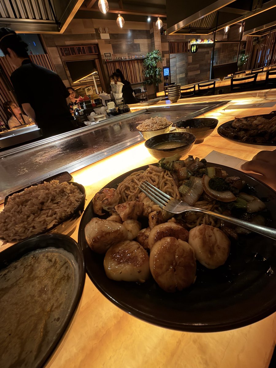 Gavlavish's tweet photo. Hibachi for the fucking win. 💎 https://t.co/eJA5lrYwxS