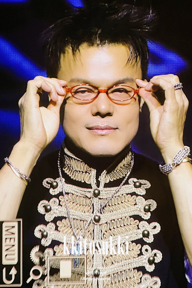 sukkiyakkihhj's tweet photo. 아아 같은 옷이다 … https://t.co/fTyxRpS2Rk