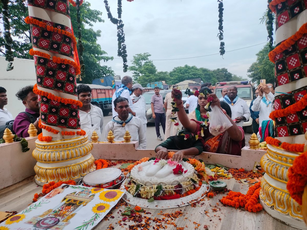 sathyasaiodisha's tweet photo. Loving Sairam..
With the Blessings of Bhagawan Sri Sathya Sai Baba, the Sri Sathya Sai Prema Pravahini Rath Yatra was reverentially received at Jharsuguda District on 1st August 2026.
#PremaPravahiniRathYatra
#SaiSeva
#BalVikas
#PremaPravahini
#Jharsuguda
-Media Team https://t.co/b2fYlXK5nR