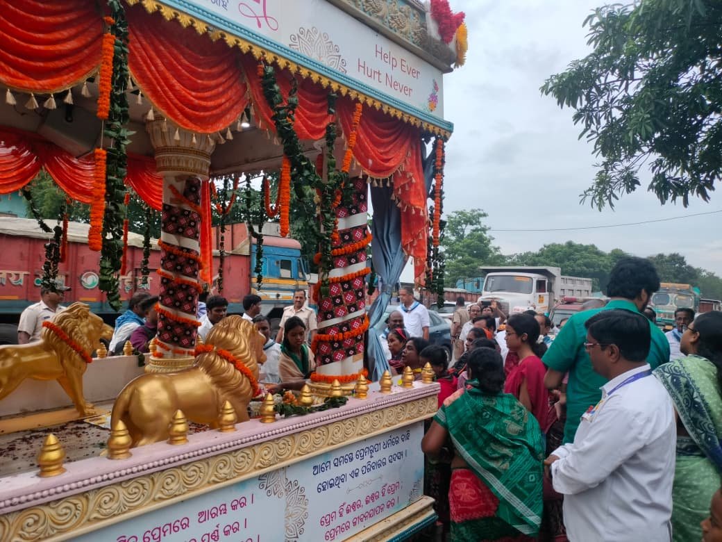 sathyasaiodisha's tweet photo. Loving Sairam..
With the Blessings of Bhagawan Sri Sathya Sai Baba, the Sri Sathya Sai Prema Pravahini Rath Yatra was reverentially received at Jharsuguda District on 1st August 2026.
#PremaPravahiniRathYatra
#SaiSeva
#BalVikas
#PremaPravahini
#Jharsuguda
-Media Team https://t.co/b2fYlXK5nR