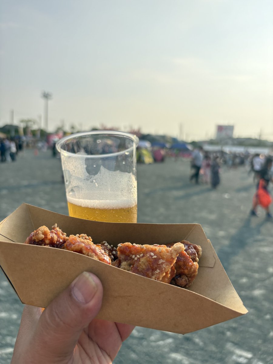 sugi69's tweet photo. 毎年恒例のアルコールの飲める小学校の夏祭り https://t.co/JazLemzXBJ
