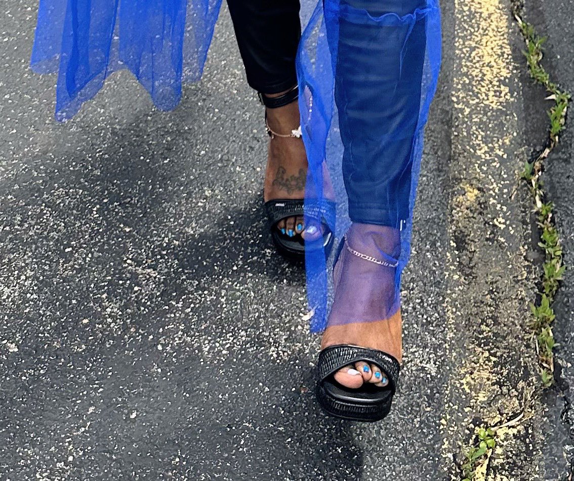 TWebber0212's tweet photo. Cute toes. Small feet. A little temptation. 👣💕🫦 https://t.co/NMePucOlj8