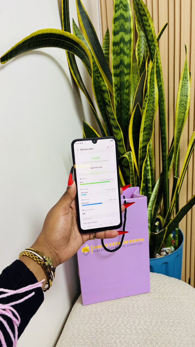 PhoneExpressKe's tweet photo. WALLET FRIENDLY 😉

Samsung Galaxy A17 4G
4GB Ram|128GB Storage 
Color Code:Awesome Black⚫️
Condition:Pristine❄️
📺6.7 inches AMOLED Dynamic Screen
Neat🫧
5 months Old✅
🔊Stereo Speakers
🗜️190 Grams
🎥1080p@30fps
🪬Corning Gorilla Glass Victus+
🫆Side-Mounted Fingerprint 
⚙️Powered By Helio G99
🔋5000mAh
📑6  Months Warranty
🏷️Free OG Deluxe Screen Protector
🏷️Free Premium Clear Case
🏷️Free 45 Watts Super Fast Charger + Cable
Delivery Countrywide 📦🚛
17,500ksh
Happy Shopping 🛍️🛒🏬