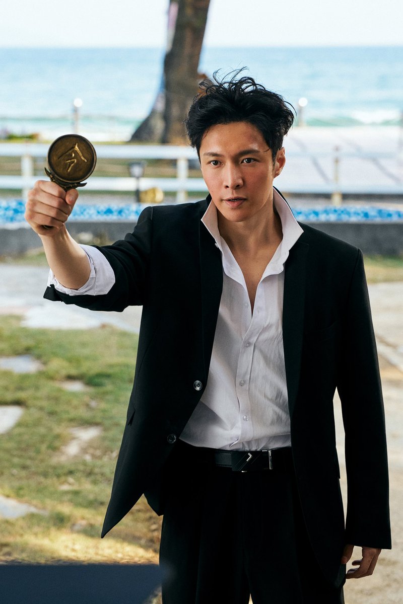 lay_studio's tweet photo. Grand Uncle @layzhang fears no misunderstanding, no cold stares, and least of all the Iron Sand Palm! All for the victory of the Emei Team 🏆!
#LAY #LayZhang #KungFuSoccer https://t.co/7phrnXblAg