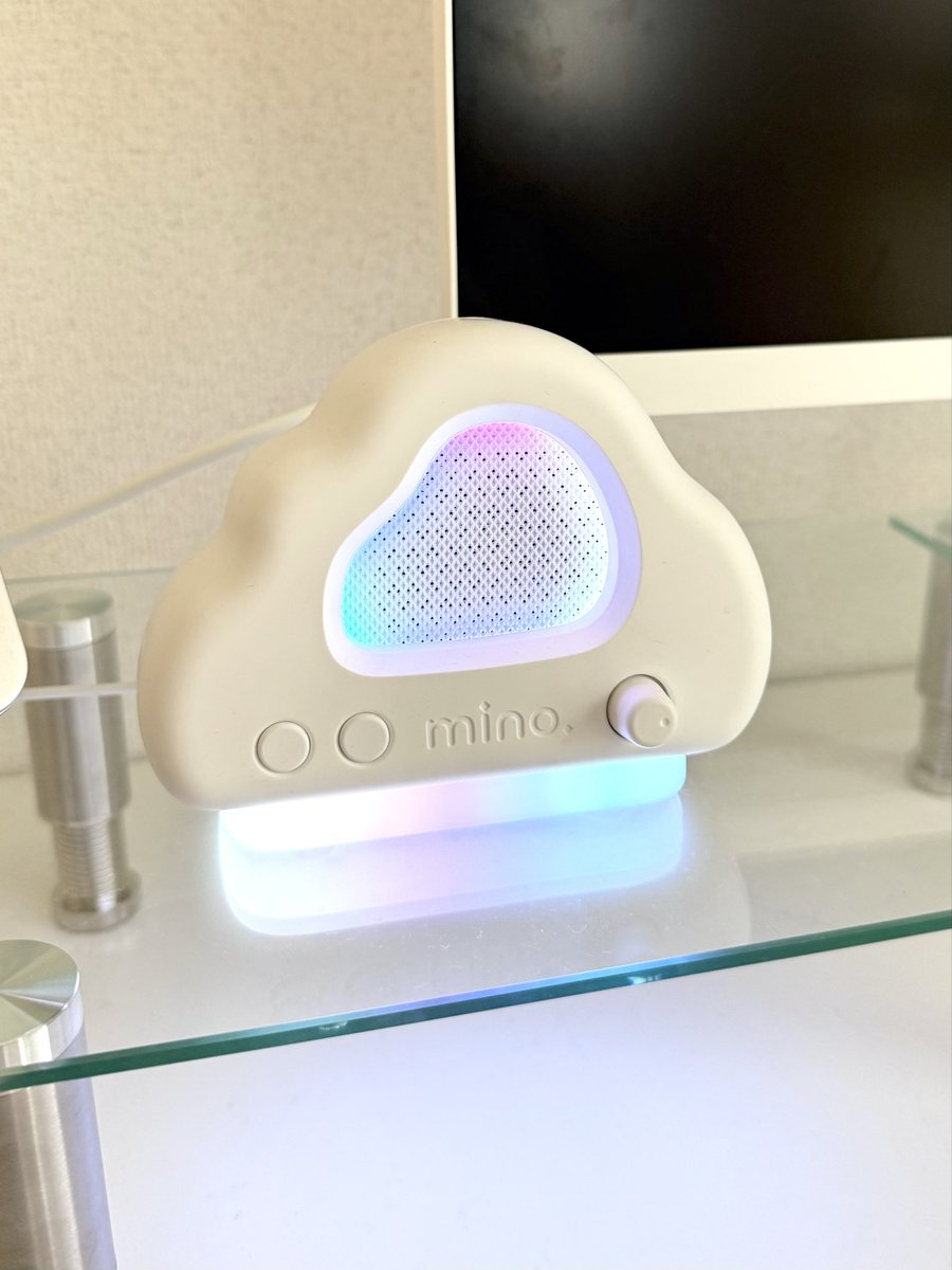 pyommmmmm's tweet photo. リモートワーカーの作業デスク☁️.⋆⟡
仕事のお供に欠かせないのがcloud speaker🔈かわいくてモチベも上がるし7色から好きなカラーに日替わりで変えられる〜ガジェットすぎない雰囲気のスピーカー探してる人におすすめ☁️🤍 #pr #minotel #desksetup https://t.co/v3cAz8pTtP