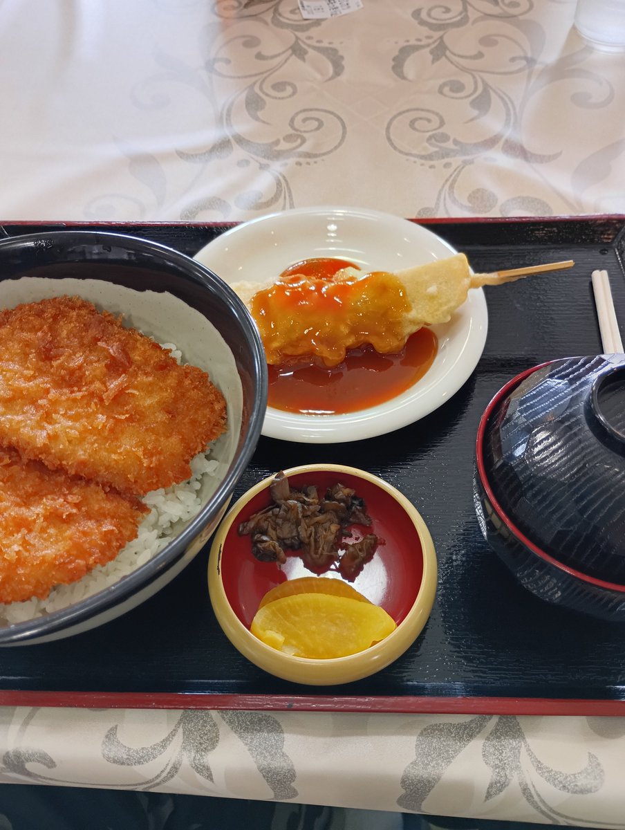 BK07115472's tweet photo. 今年2回目の桃食べ放題に���って来た🍑山梨🍑
白鳳10個で腹いっぱいに🤣

高速で帰るつもりが何故か雁坂トンネルを抜けて秩父回りで帰って来た🚘(笑) https://t.co/L4GYRt4rAV