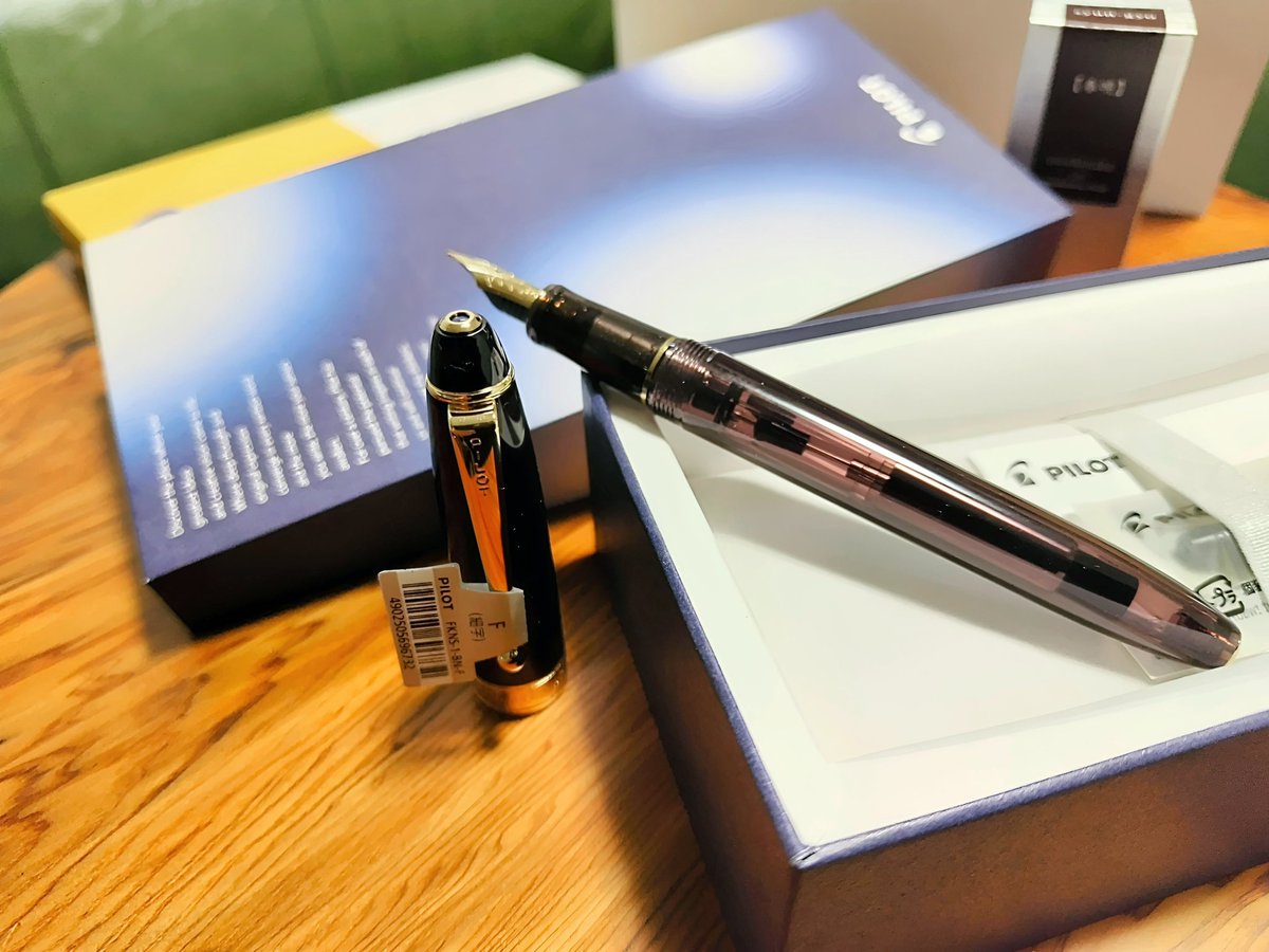 maestrito_pen's tweet photo. パイロット🇯🇵カスタムＮＳ万年筆の販売させていただきました🧑‍💼販売品はご注文→発注→問屋を経由してメーカーから入荷する流れです。(メールいただくだけで大丈夫です)入荷品を点検調整して発送します。税込￥11,000以上の本体お買い上げの場合はインクサービス、送料無料です。ペン先調整無料です🙇 https://t.co/oaZDr28peo