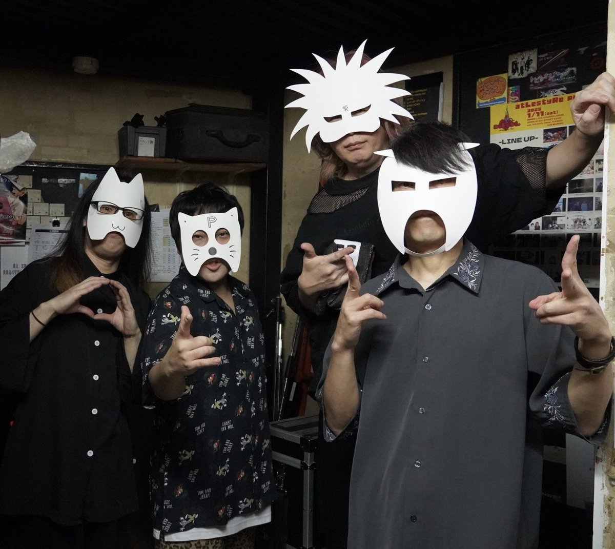 info_nagaredap's tweet photo. スタッフです👀
改めまして、昨日の昼夜2公演、ありがとうございました🤘

まずは昼の部『穴澤Projectワンマンライブ』の余韻動画をどうぞ😎

〜ここだけの裏エピソード〜
朝一穴澤Projectのセッティング中、
穴澤氏「オレ、真ん中？」
🤣🤣🤣
全員で大爆笑の温かい空気に包まれた朝でした☀️笑 https://t.co/fDG5onJ7Yh