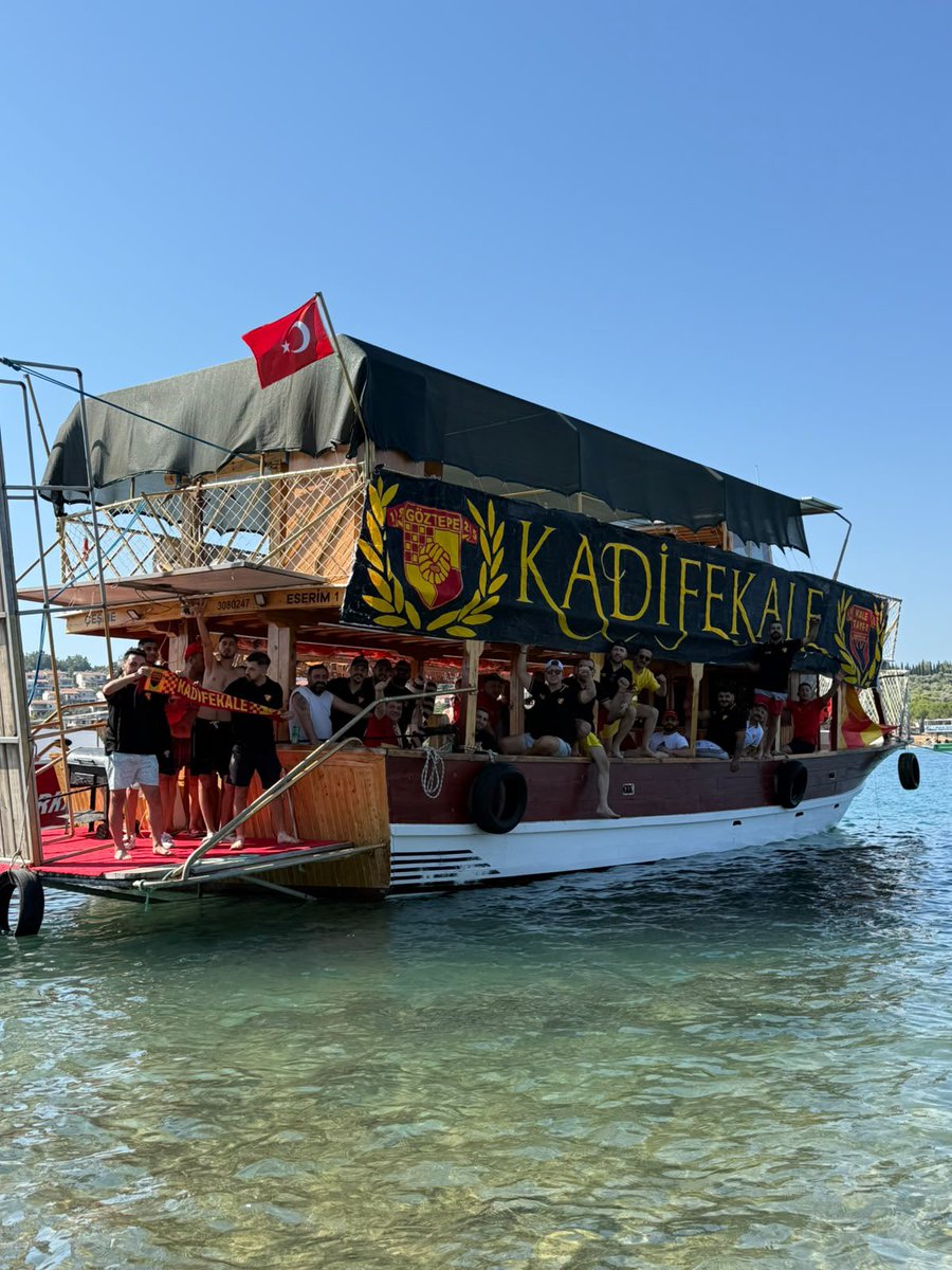 KaleTayfa's tweet photo. HOLİGANLAR TATİLDE #Göztepe #Kaletayfa https://t.co/aSew8eD48B