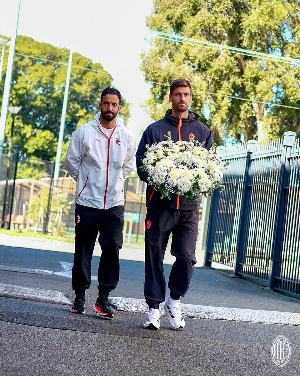acmilan's tweet photo. Rúben Amorim and Matteo Gabbia honoured Franco Baresi’s memory with a wreath at his mural in Perth 🤍 https://t.co/e2rs5u5g25