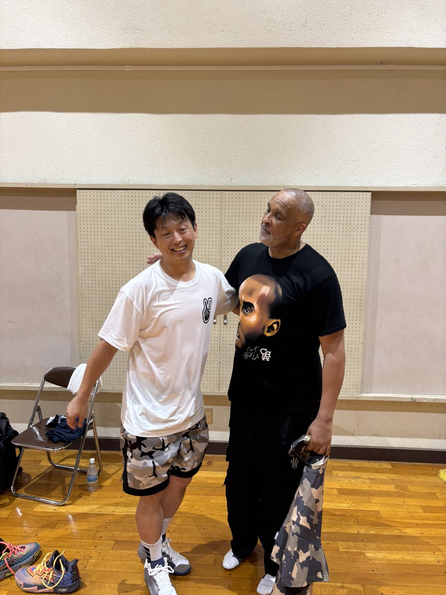 SeanTodo's tweet photo. 今日は八村塁選手のBlack Samuraiのメインコーチを務めるフィル・ハンディーコーチのサポートに来ました。熱量が高いこと、ファンダメンタルの落とし込みがしっかりしていること、言語化がうまいこと。
大変良い刺激を受けました。 https://t.co/LqHzfXxR3I