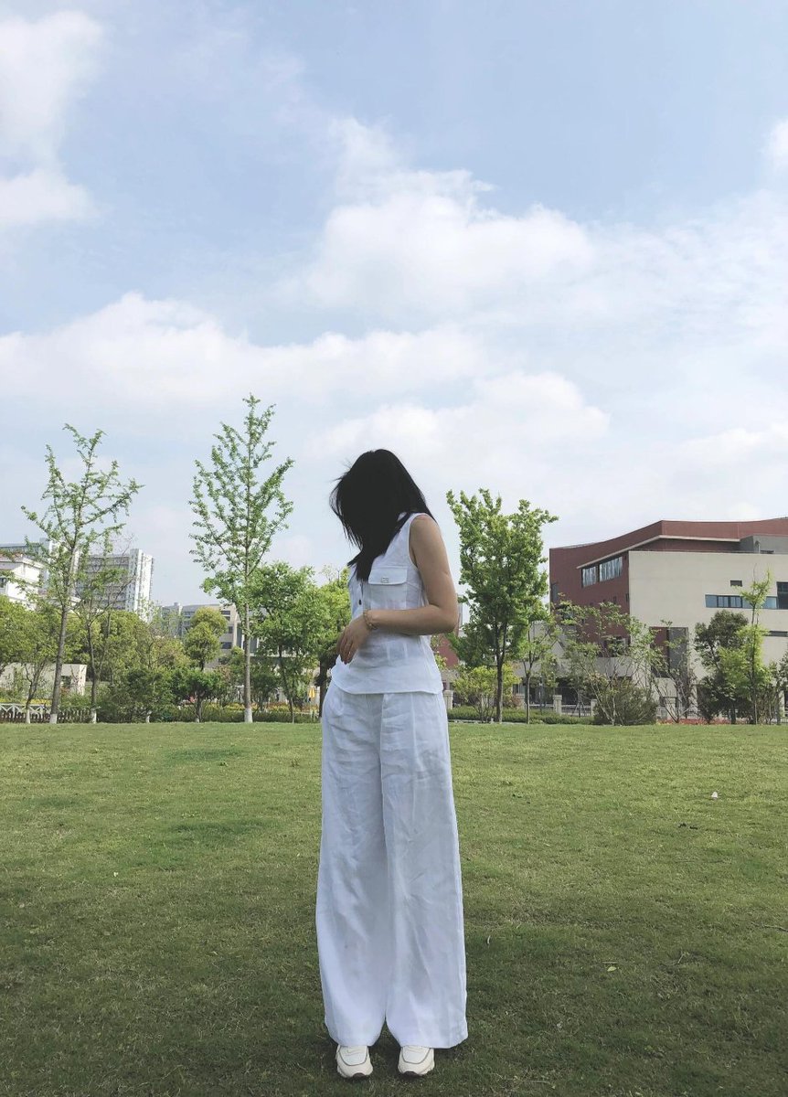 uuceoo's tweet photo. White is a simple color to wear. https://t.co/VhuaH0aoOI