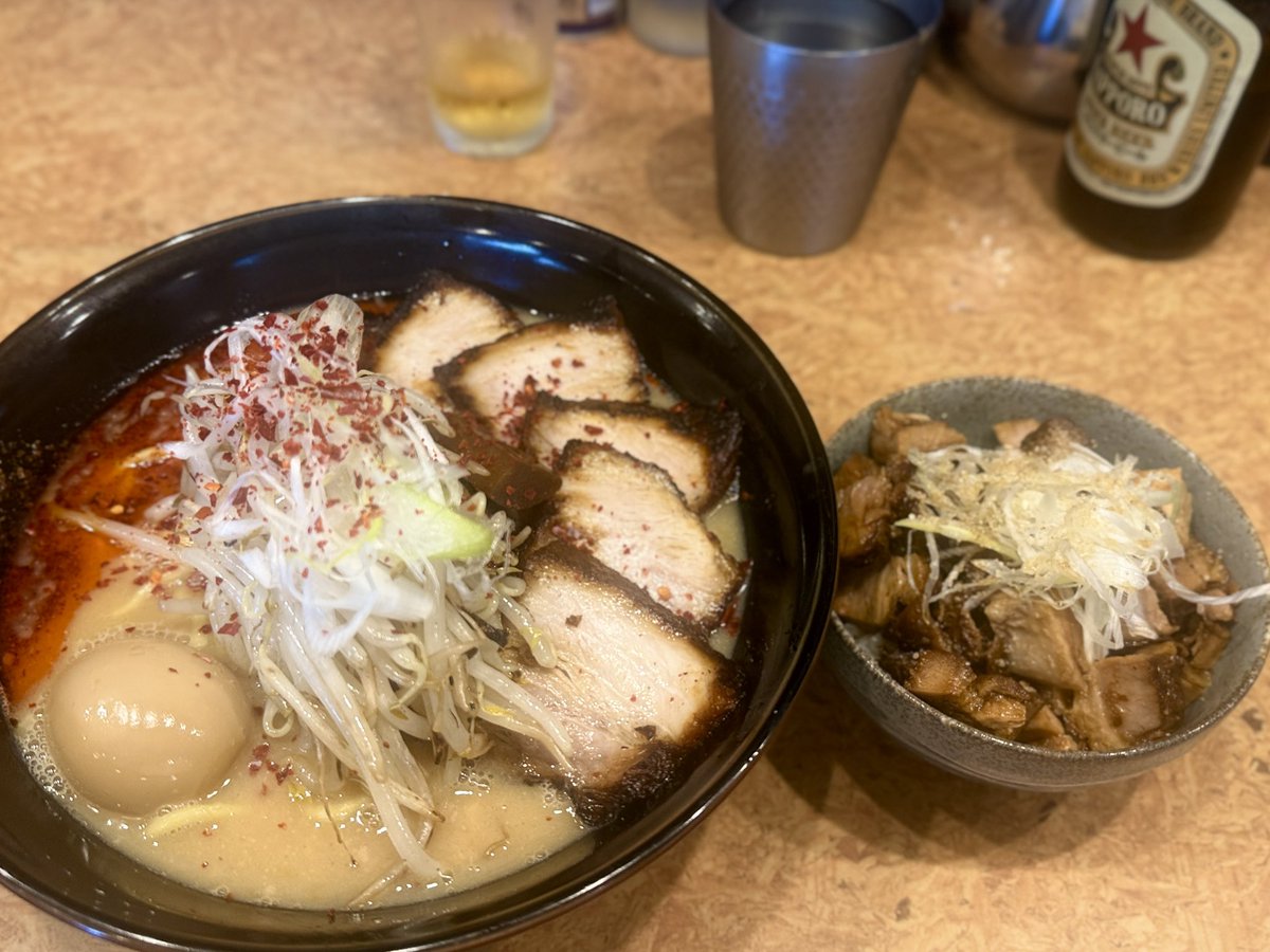 Chikobu1's tweet photo. 味噌らーめん屋 ちょりん

以前来た時よりスープのパンチ力上がったのかな、超美味い！
チャーシューを辛味部分に沈めてからペッパーをぶっかけ食べると超美味い！また近々行こう https://t.co/KxnKID9lzt