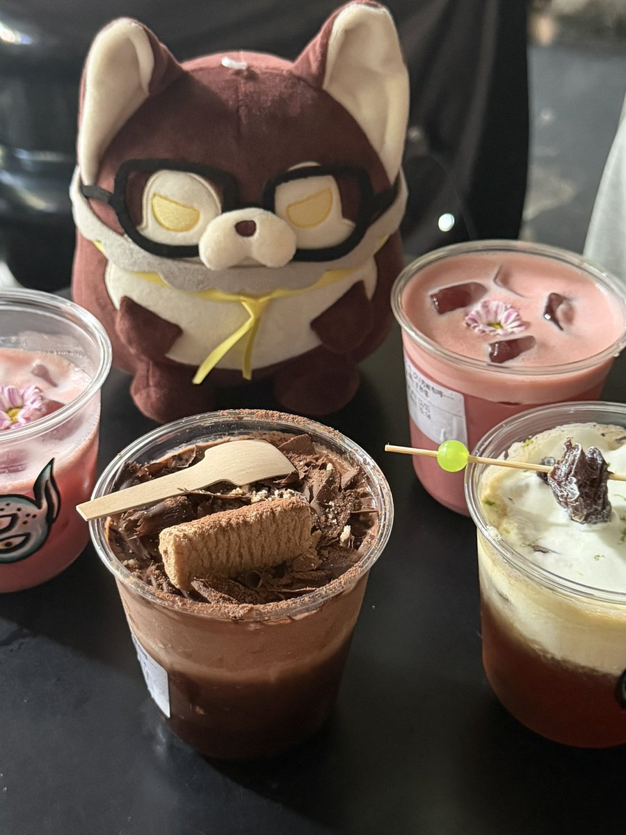 cute3666's tweet photo. No.1 wolfie🐾🐾

Take my wolfie to cafe☕️

Ordered chocolate coffee for wolfie（myself）🐺

#ValkoComeHome #BringValkoVack #valkols6th https://t.co/bbL7I54lEn