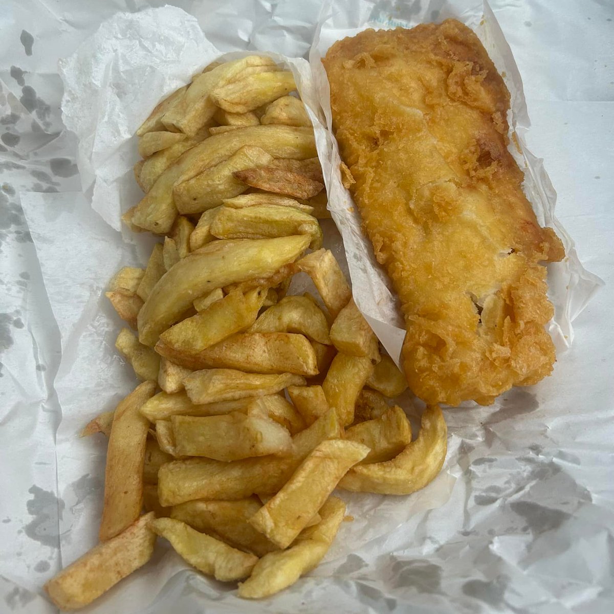 WHATSFORDlNNER's tweet photo. Would you add mushy peas, curry sauce, gravy, or beans? 🤔 https://t.co/BEdR3y4VuR