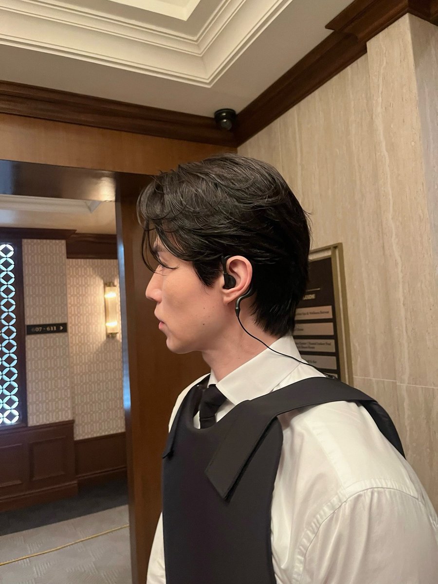 neoheetr0's tweet photo. He's also incredibly handsome in candid photos 🤍

#leedongwook #이동욱 https://t.co/3uHyI8x0qT