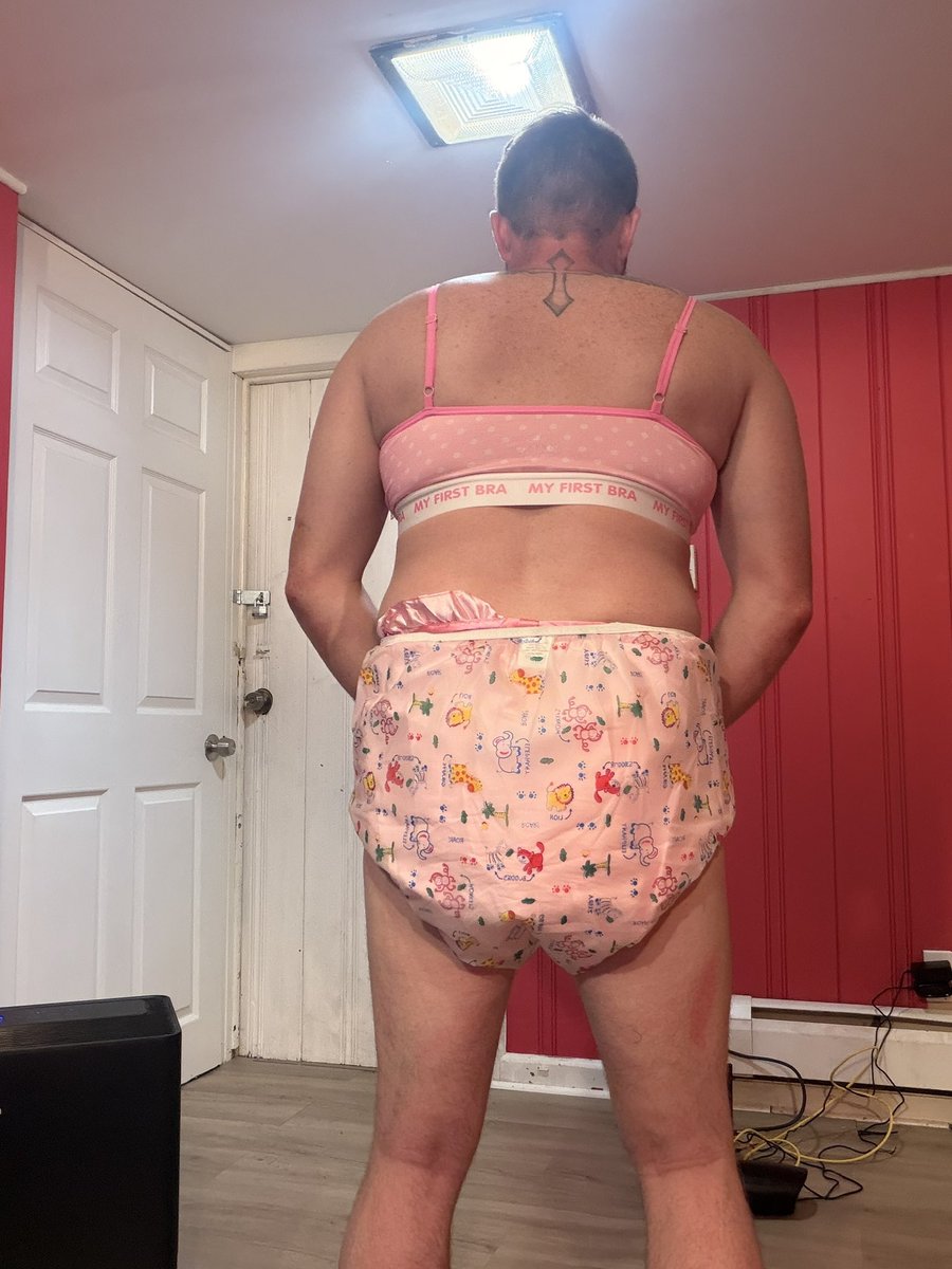 NancyNoMercyy's tweet photo. Baye fully diapered and exposed 😈
Pink “SISSY” bra and big baby pants on display.
Look at this pathetic sissy baby posing for Mummy.
No more big boy clothes. Just a useless diapered loser.
#Baye #SissyBaby #Diaper #Humiliation https://t.co/BpDngg9g9q