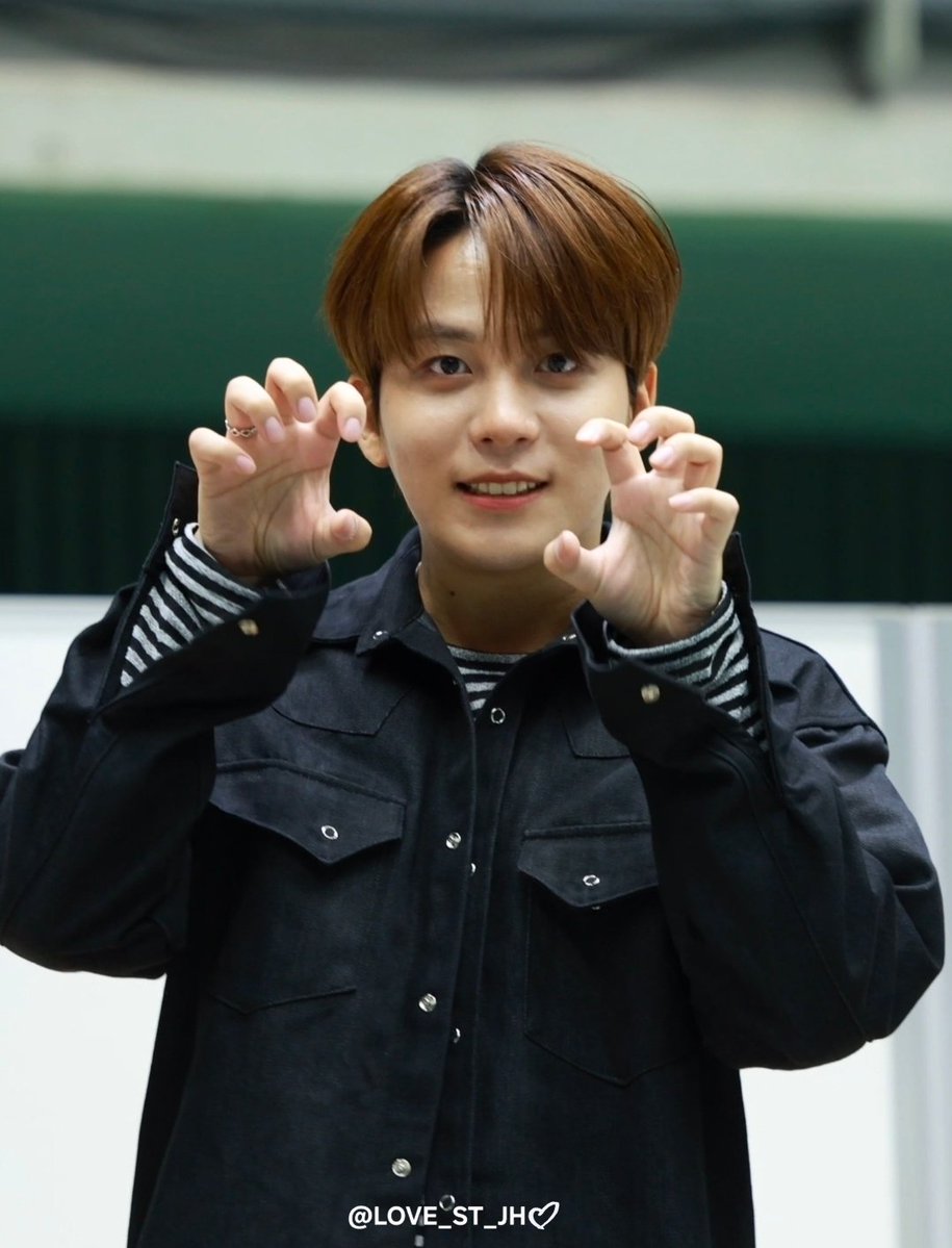 LOVE_ST_JH's tweet photo. 260802 団体サイン pre🧸

にゃんにゃん(ᯫ᳐ฅ´꒳`ᯫ᳐)ฅ⸃⸃
#ATEEZ #에이티즈 #최종호 
#종호 #JONGHO #ジョンホ https://t.co/r0SDhQIDMs