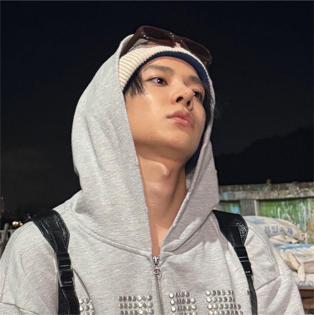 hsngpilled's tweet photo. THE BLACK HAIR??? GUYS

HEESEUNG HAS BLACK HAIR IM NOT CRAZY RIGHT

HE DYED HIS HAIR https://t.co/DTgDfd8dZ0
