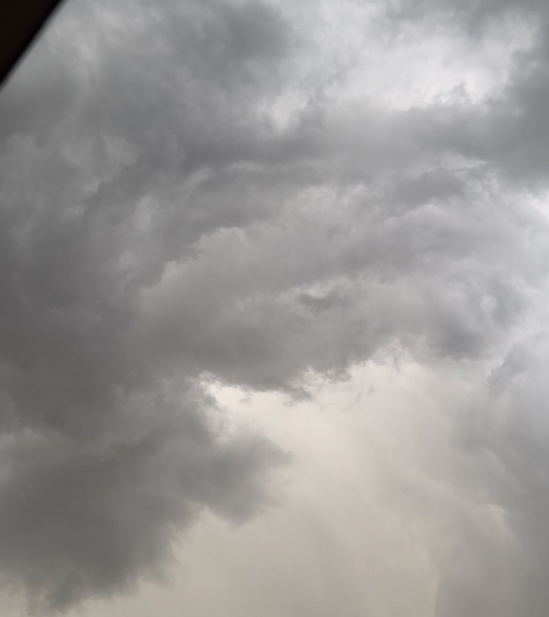 kedir_leila's tweet photo. Fraying tendrils in the sky call for an umbrella,
on a slide, they call for a core biopsy,
Either way, a storm is about to hit
phyllodes tumor showing frayed, hypercellular stromal tendrils,
#cytopath #MedEd #breastpath #phyllodes #LeilaBerhanuPathNotes https://t.co/n5aGgd9LqK