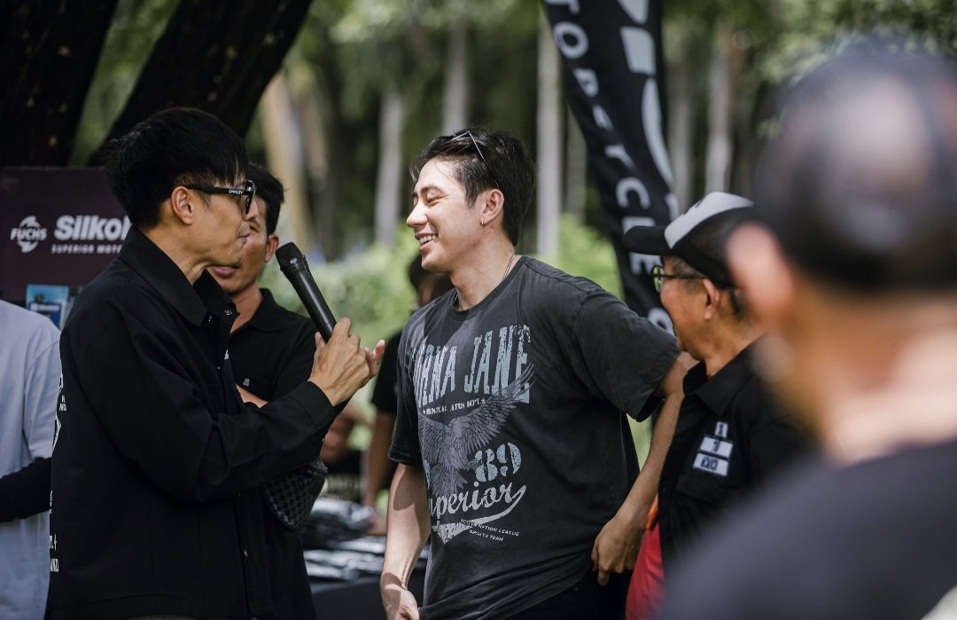 tonphais's tweet photo. @RachataJam พอได้พูด ความเป็นเด็กน้อยเริ่มมา 😆

 #JamRachata
 #แจมรชตะ
@RachataJam https://t.co/MfqDYfQe1G