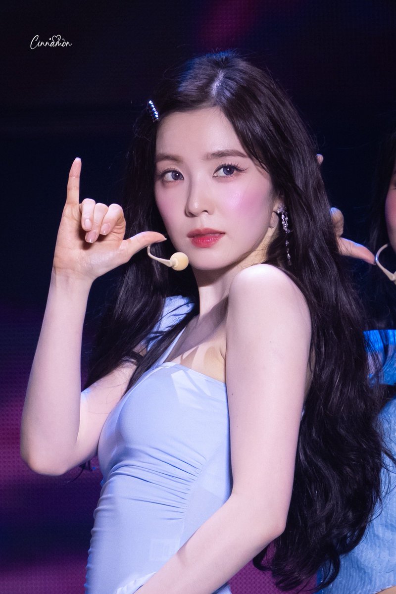 Cinnamon_0v0's tweet photo. 260802 A Day in Red &amp; Velvet Day3

#IRENE #아이린 https://t.co/nCzYIq4OYR