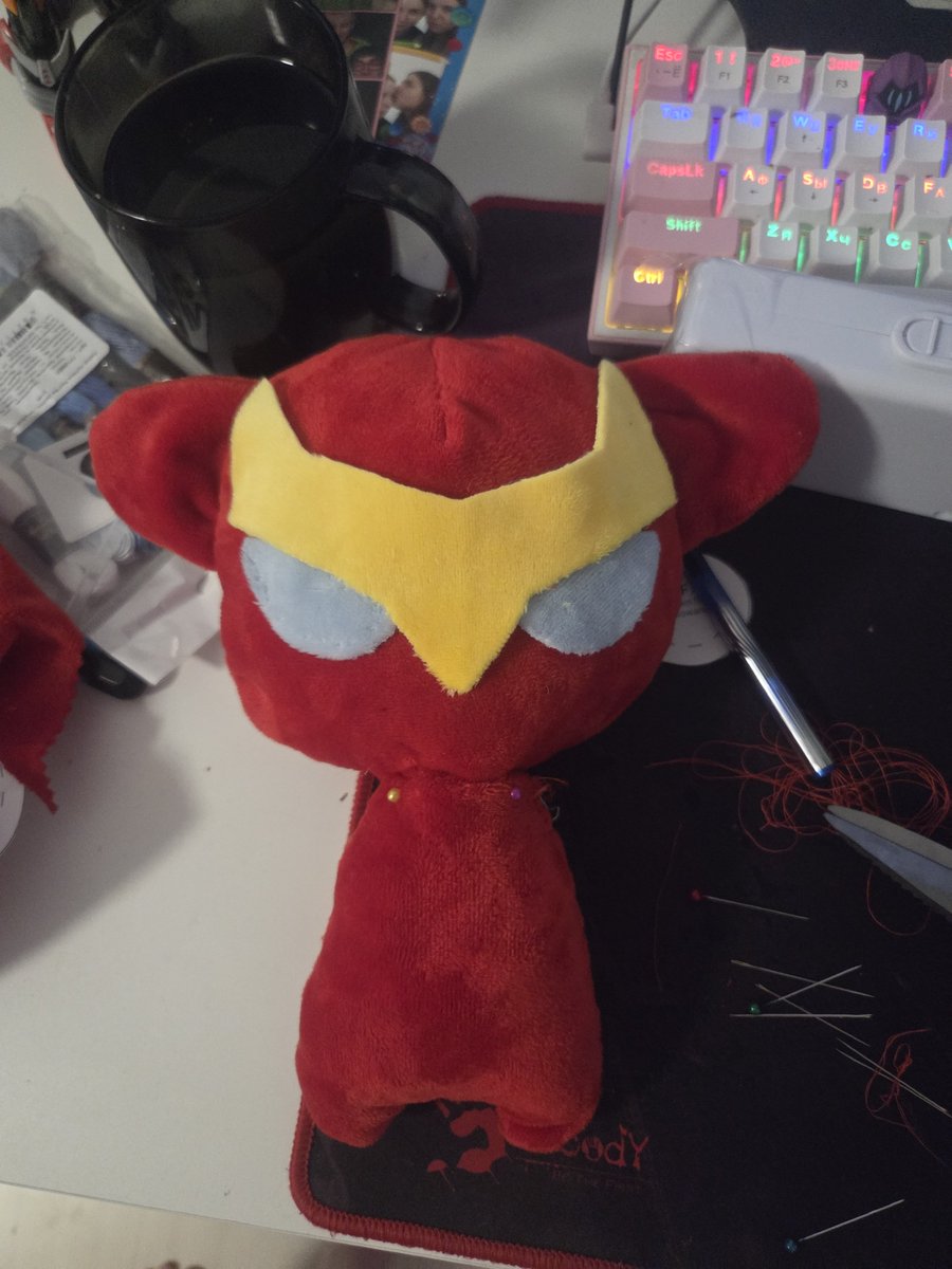 MiriamRain_'s tweet photo. It's been awfully difficult to sew, I still have so much to finish😢
#Rodimus #MTMTE https://t.co/l9kAcNGPb8