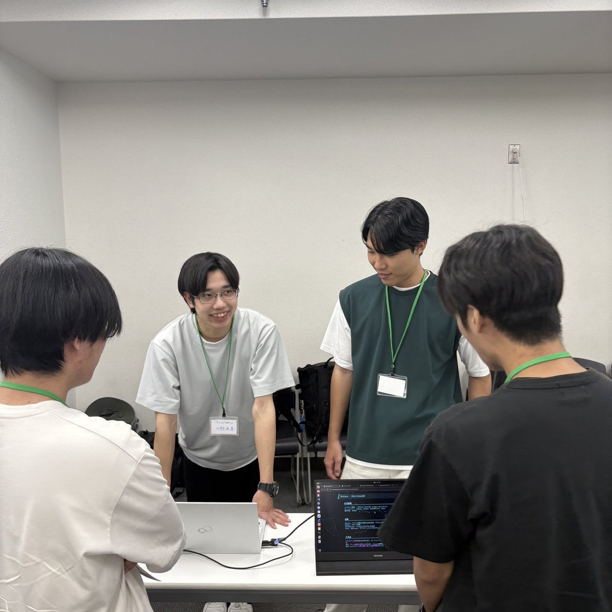 888_inc's tweet photo. 【展示＆交流会💻】

チーム名 : Envice（エンヴァイス）
作品名 : Idisciosure

盛り上がってます🔥
#demo_stage_summer https://t.co/uZZw8r6S7S