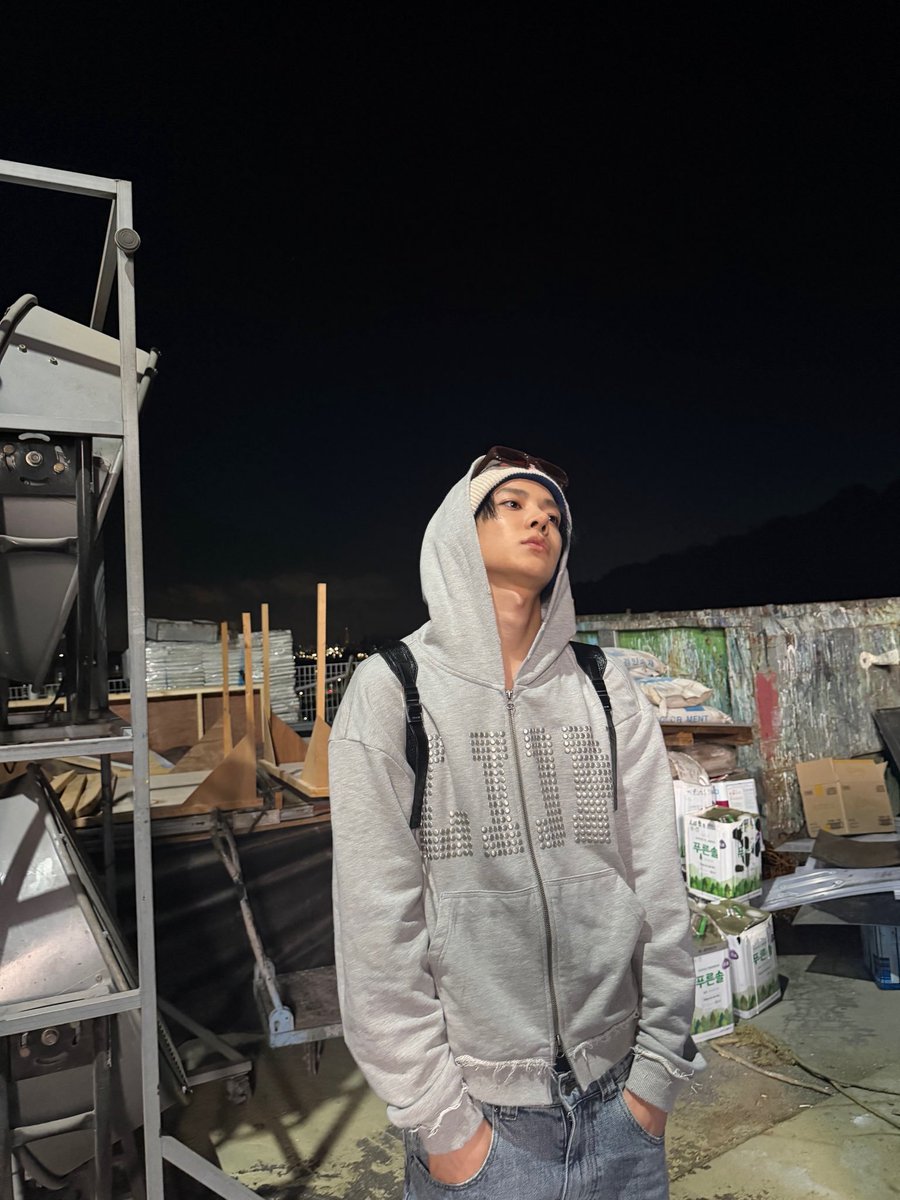hoonclipse's tweet photo. just fell to my knees https://t.co/9cB4bxg6gd