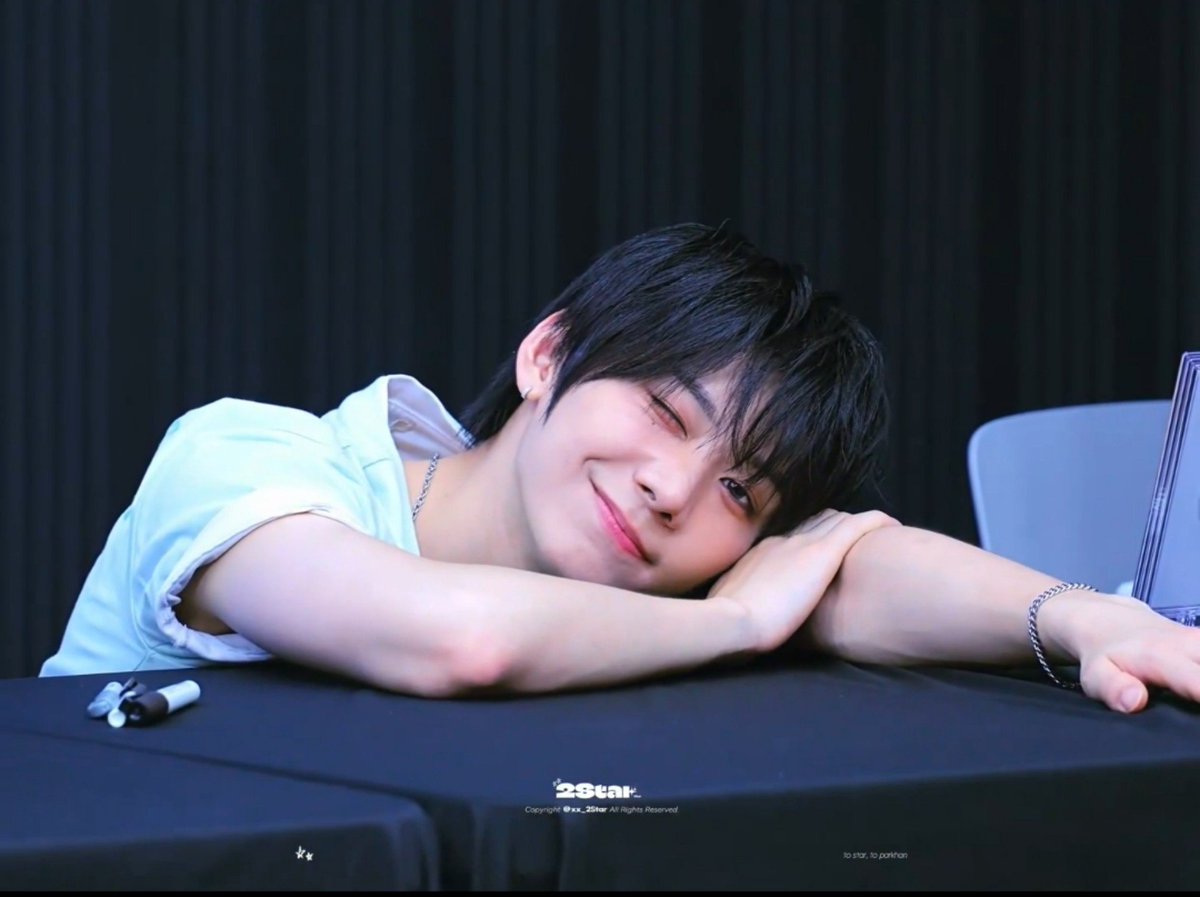 __eriwon's tweet photo. kung tatanungin niyo ako kung okay pa ako ang sagot ko po ay AGSHHSJAKAKAKJSJS

*pinader ang suntok* https://t.co/10QAGGzFXy