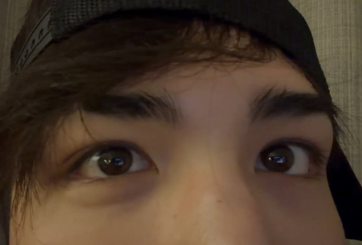 sillycelinee's tweet photo. he’ll explode if he doesn’t do this once in a live https://t.co/7DGdQr1w4X