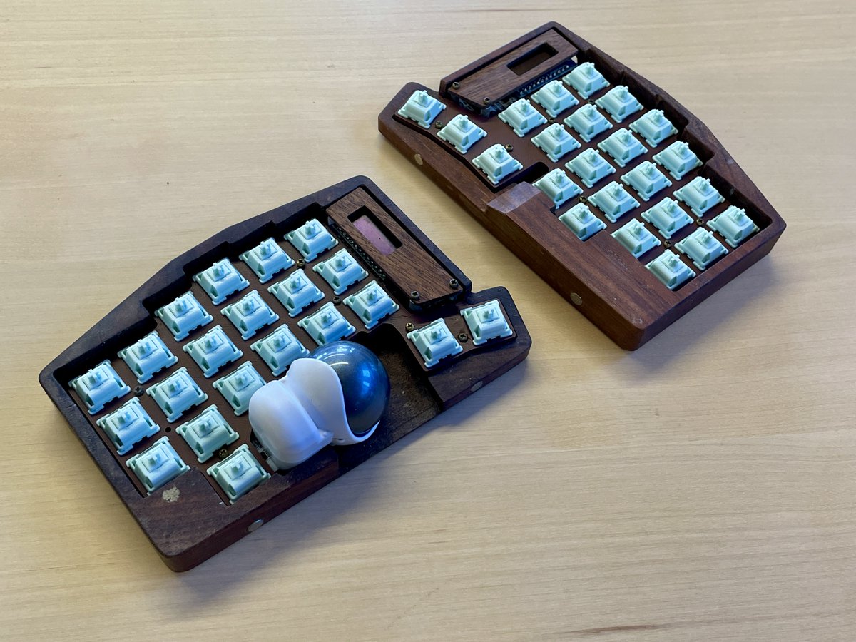 チョコミント感 Keyboard: Keyball44 特注木製ケース(左ボール対応