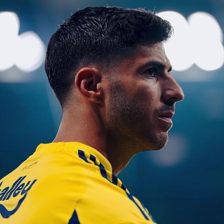 BersanTaskaya's tweet photo. 🚨 BİLGİLENDİRME | Marco Asensio'nun, Oğuz Çetin'e İsmail Kartal'ı şikâyet ettiği yönündeki iddialar gerçeği yansıtmıyor. 

Maçın ardından İsmail Kartal, Asensio ile birebir görüşerek moral verdi ve önümüzdeki karşılaşmalarda çok daha iyi bir performans sergileyeceğine olan inancını futbolcusuna iletti. 

Kulüp içinde Asensio için özel bir hazırlık programı uygulanıyor. İspanyol yıldızın, Sturm Graz rövanşı ve Gençlerbirliği maçında fiziksel olarak yüzde 100 seviyesinde sahada olması hedefleniyor.
