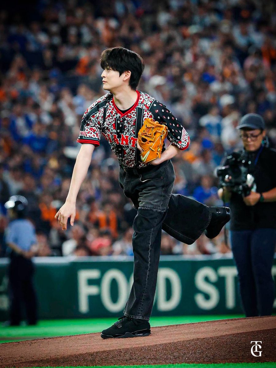 TokyoGiants's tweet photo. 【一軍】巨人 1-2 DeNA

「JORDAN GAME DAY」🌹

#高橋文哉 さんがセレモニアルピッチを務めました✨
https://t.co/f9hj2jrE4s https://t.co/pdof0UYGdt