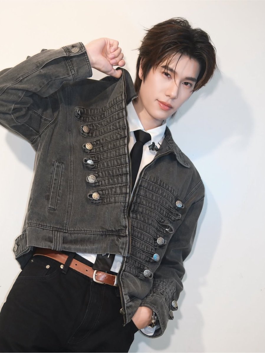 hamburggers's tweet photo. ในที่สุด🥹 ภูวินกับเมคอัพพี่หมูแบงก์ สักทีๆๆๆ คิดถึงมากกกกกกก ล่าสุดงานไหนนะ แต่คิดว่านานมากแล้วงะ อยากเห็นพุกับเมคอัพพี่หมูแบงก์อีก แต่งทีไรหวานฉ่ำตลอด https://t.co/iwLDvigB1h
