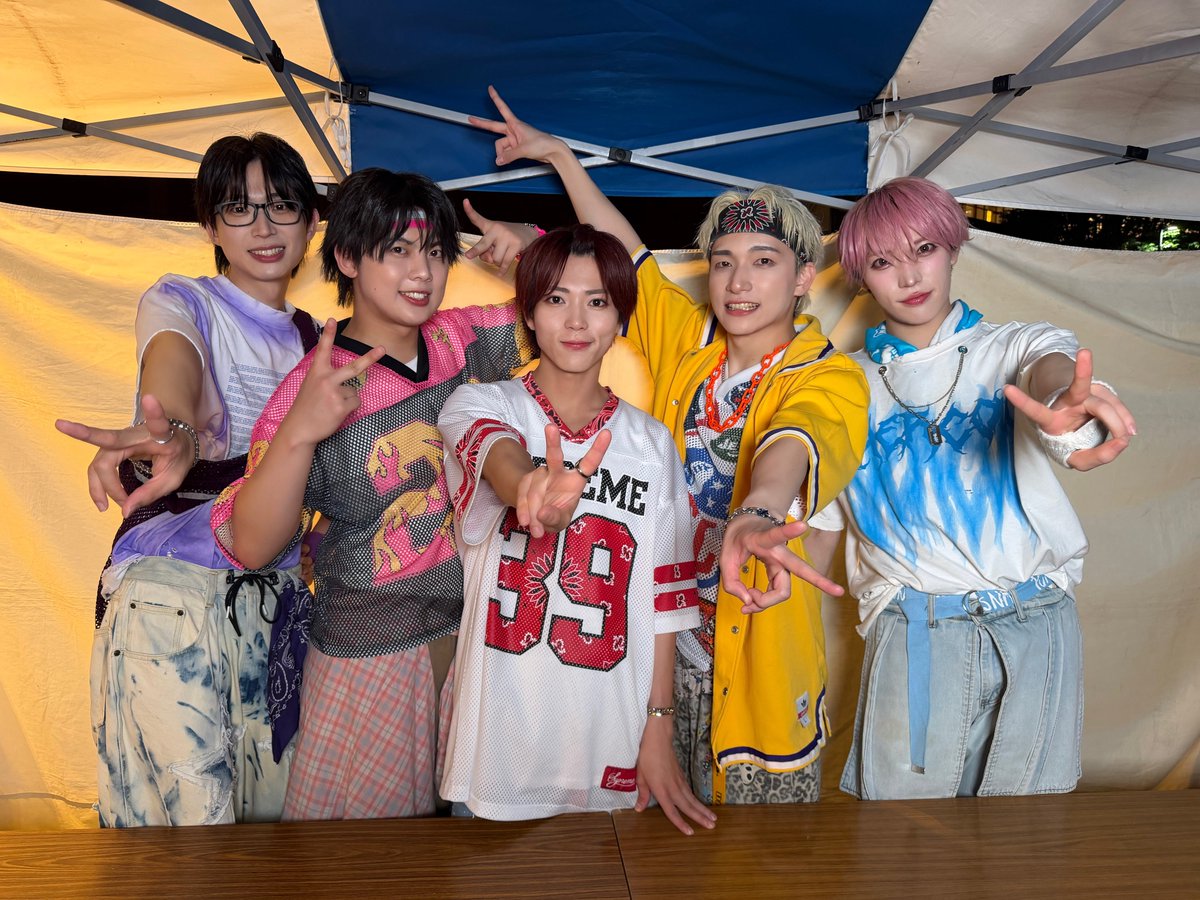 info__paragon's tweet photo. ＼グッズ通販スタート❣️／

⏰本日18:00〜
「パンダドラゴン ランダムハピカ」
📸絵柄：スタイリング衣装
※1回のお会計につき10点まで

⏰本日19:00〜
「なぎ聖誕2026グッズ」
🎁なぎちゃん聖誕3点セット
※1回のお会計につき1点まで

ぜひチェックしてください🐼🐲✔️

▼DDSTORE
🛒https://t.co/oPEjnOZHTG

📢『「ランダムハピカ」のお知らせ』
https://t.co/IWdUCIJUhU

📢『「なぎ聖誕グッズ」のお知らせ』
https://t.co/ijOniZnqKx

※商品は数に限りがございます。
販売中であっても商品が上限数へ達し次第、販売を終了する場合がございます。