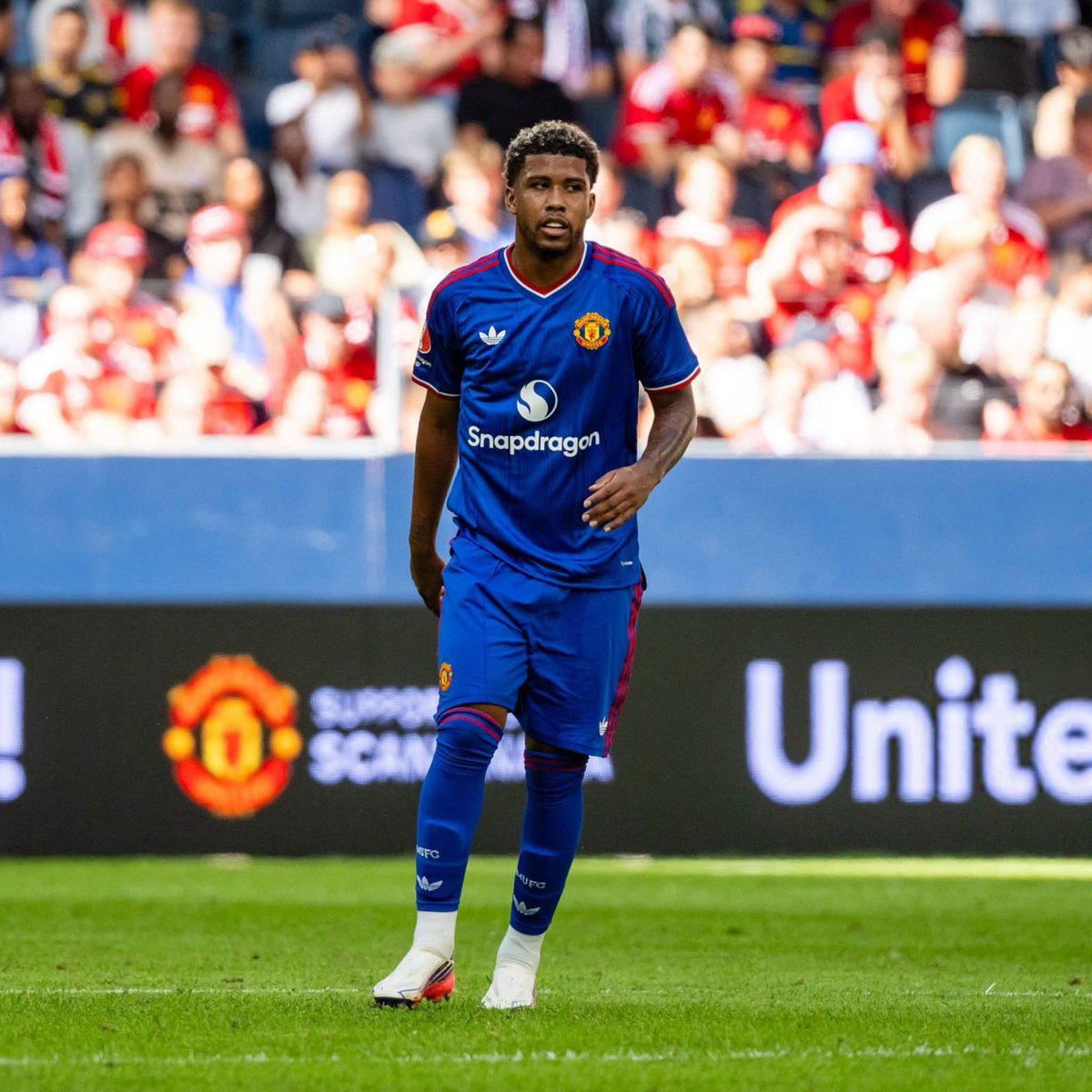utdshows's tweet photo. 🚨🎙️ Joe Cole on Chelsea selling Andrey Santos to Manchester United:

🗣️ “I was disappointed when Chelsea decided to let Andrey Santos go.

But after watching him in pre-season for Manchester United…

That disappointment has only grown.

This is exactly how supporters felt when Kevin De Bruyne and Mohamed Salah left Chelsea.

I’m not saying Santos will definitely reach those levels.

But the potential is obvious.

He has all the attributes to become one of the best defensive midfielders in the Premier League.

If he fulfils that potential at Manchester United, Chelsea fans will be asking the same question again…

‘Why did we let him go?’” 👀🔴