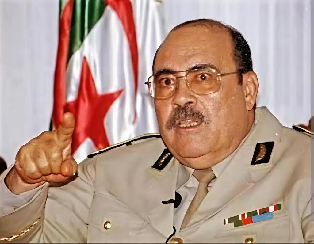 DelMoors's tweet photo. @ahafsidz محرر الأرواح الكرغولية من الاحتلال الجسدي 🤣🇨🇵🇩🇿
الكابران العماري
هبطوا للواد 🤣
#الجزائر_اضحوكة_العالم https://t.co/W16iM3s5TO