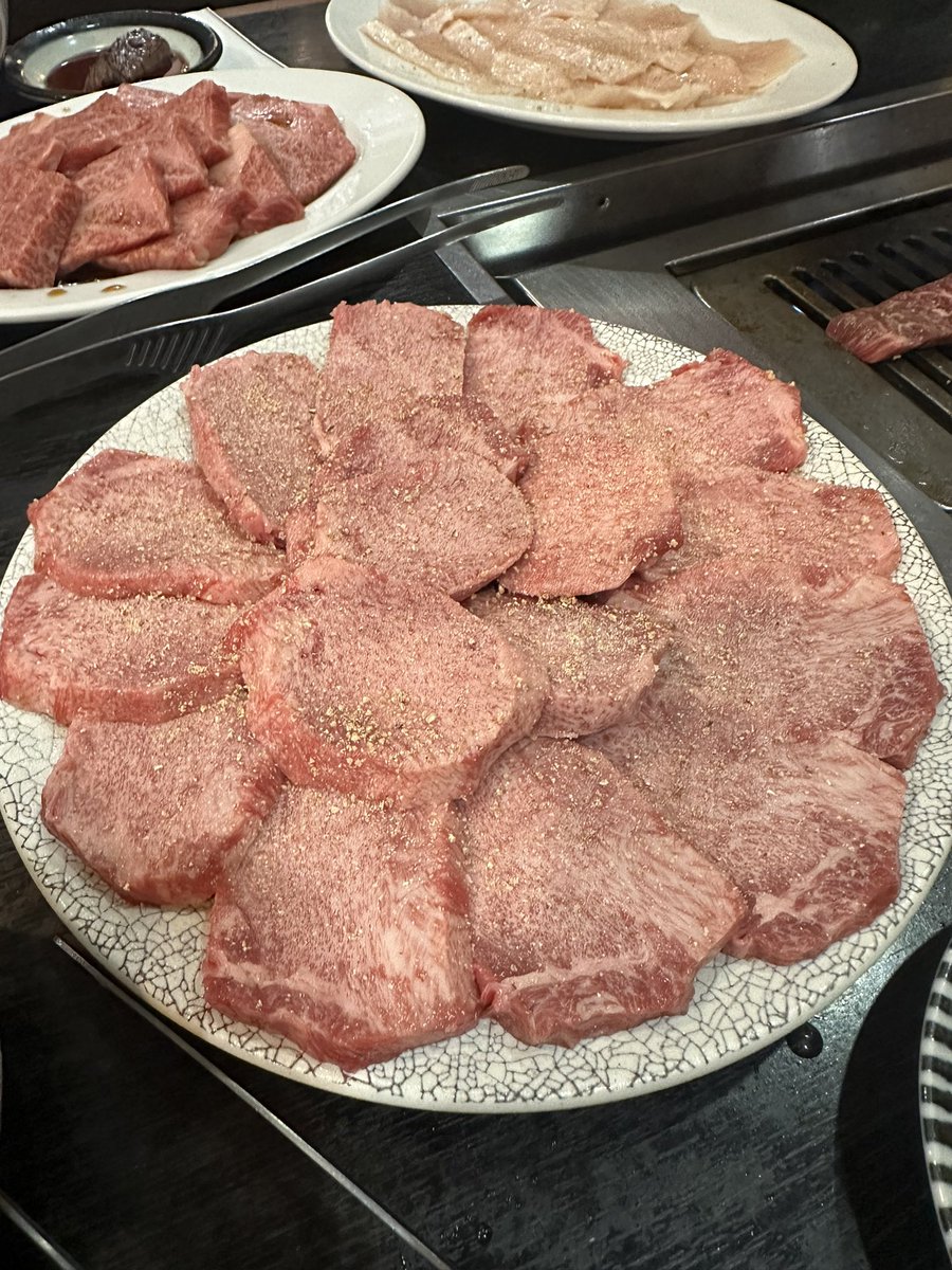 senjusan's tweet photo. 加茂園
愉快な仲間達と昼間から飲むお酒と極上のお肉を囲んだ宴は堪らんのぉ😂
シャトーブリアン
上ヒレ、上ロース、上塩タン
ハラミ、赤身
参加してくださった方々また沢山の差し入れやお土産ありがとうございました🙇
次回は12月の忘年会でお会いしましょう😊 https://t.co/pu7l0dWExC
