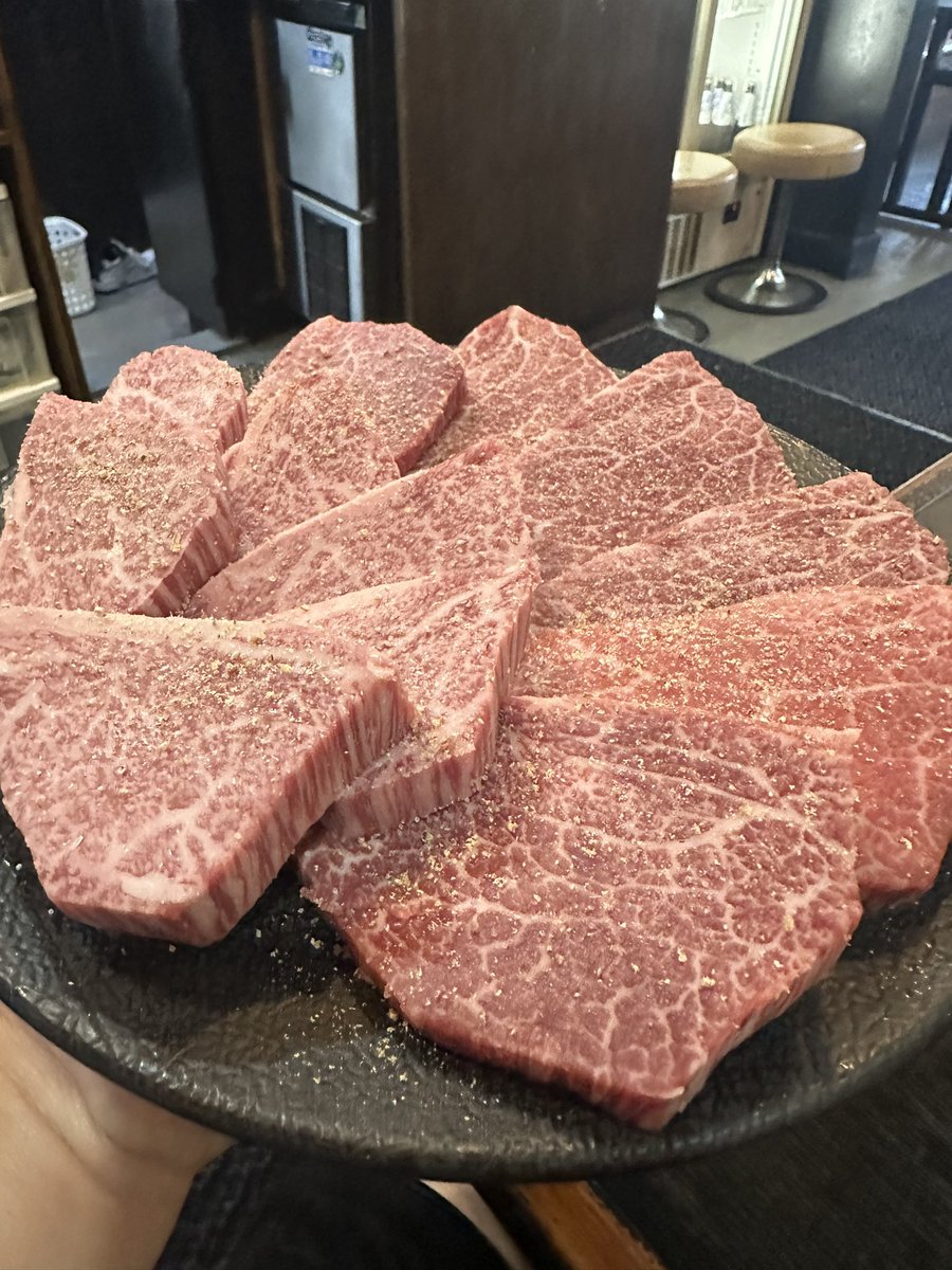 senjusan's tweet photo. 加茂園
愉快な仲間達と昼間から飲むお酒と極上のお肉を囲んだ宴は堪らんのぉ😂
シャトーブリアン
上ヒレ、上ロース、上塩タン
ハラミ、赤身
参加してくださった方々また沢山の差し入れやお土産ありがとうございました🙇
次回は12月の忘年会でお会いしましょう😊 https://t.co/pu7l0dWExC
