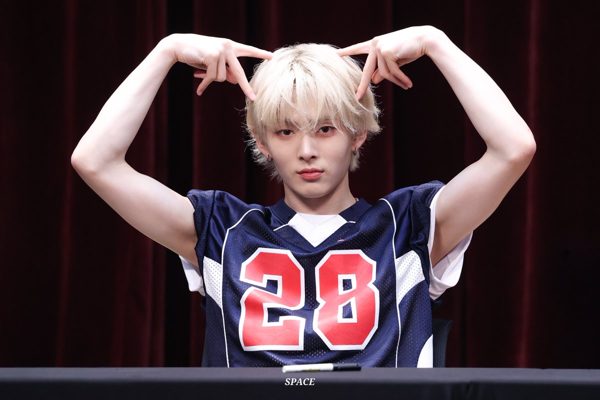 takuma_space's tweet photo. 260802 점프업 
#루네이트 #LUN8 #타쿠마 #TAKUMA https://t.co/eLSl6qOiE4