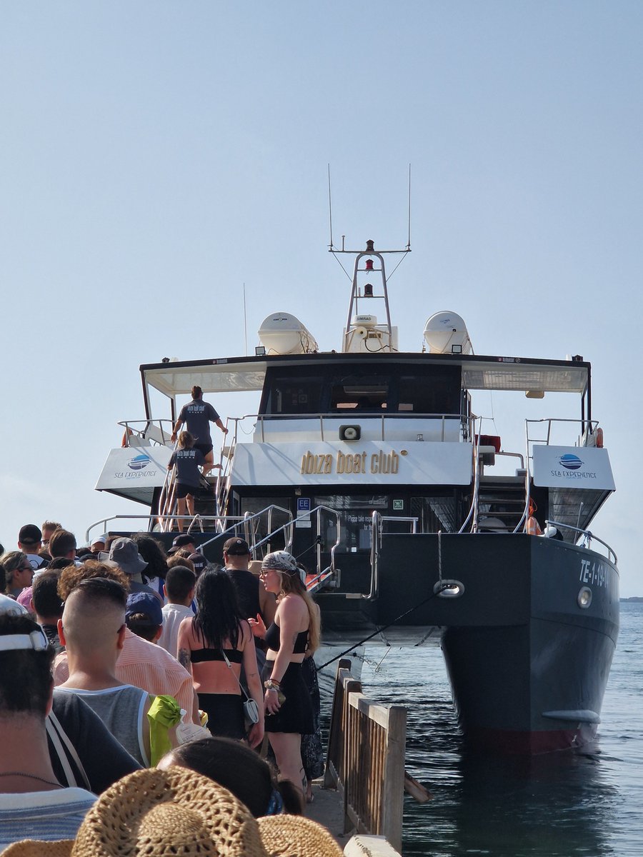 coylson's tweet photo. Today's fun and games #boatparty https://t.co/16tNSxynfO