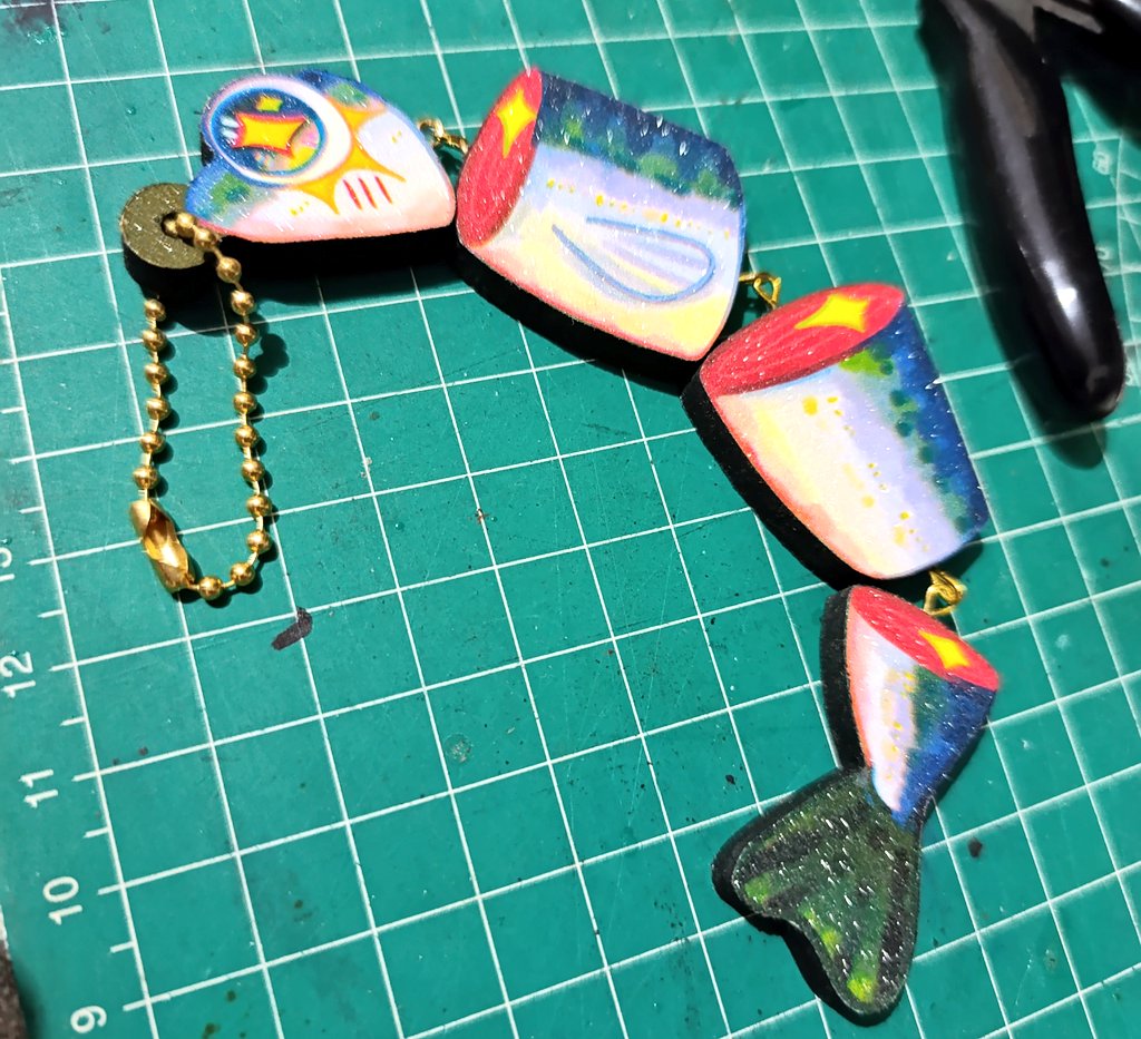 Mie_berotot's tweet photo. Siap siap buat #tomoland!
New chopped sardine + iced mackerel keychain (sedang d keringin pke seal and tinggal pasang gantungan) https://t.co/ezxGGgkpho