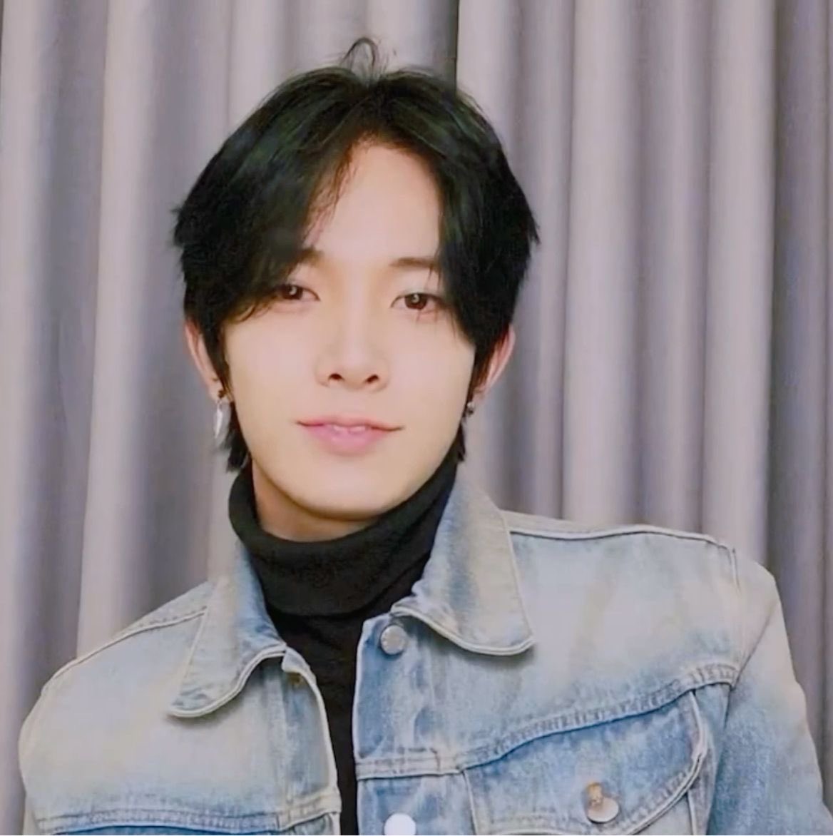 mesoxsimjy's tweet photo. แล้วฮีซึงผมดำให้อะไรกับเรา : https://t.co/ktucminsz7